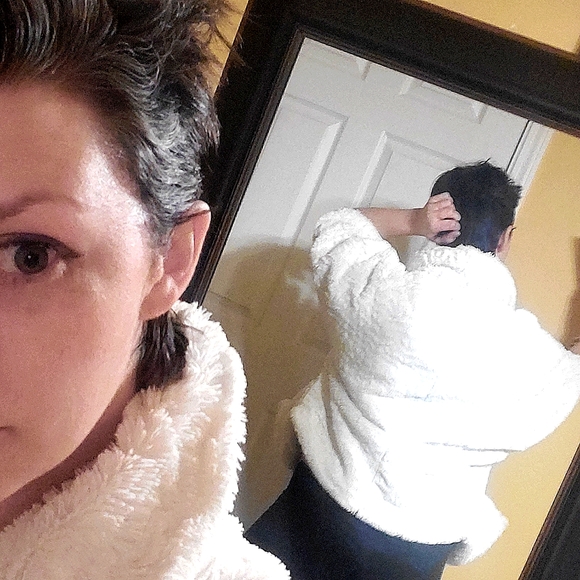 PERFECT for Christmas party over your gorgeous gown! Fancy faux fur jacket! - Picture 7 of 8